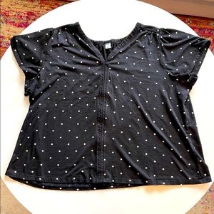 Old Navy Short Sleeve V-Neck Flutter Sleeve Top in Black with White Polka Dots